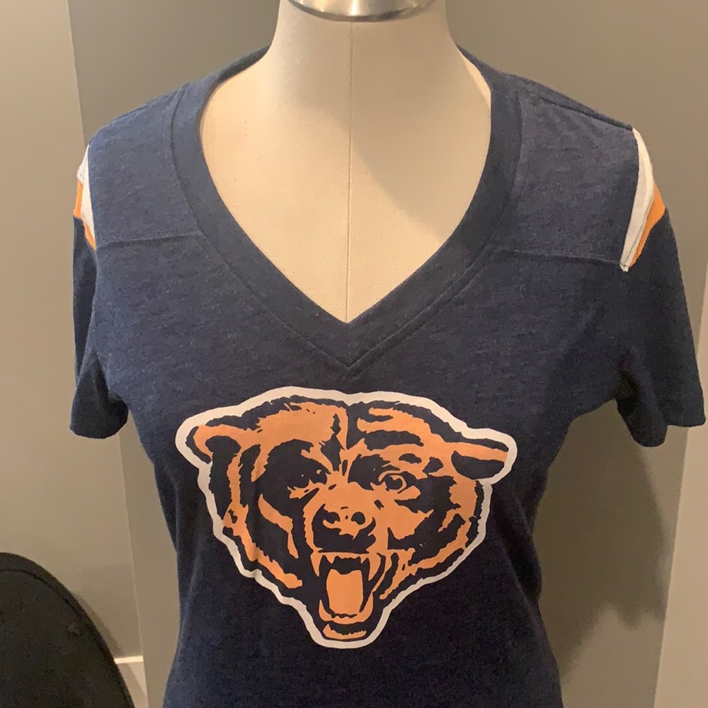 Nike Women’s Chicago Bears soft v-neck fitted tee